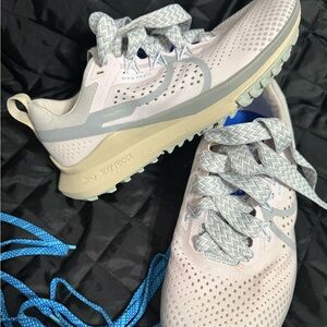 Nike Women's Athletic Shoes - Baby pink and Gray